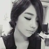 好看的微信头像女生黑白时尚的微信头像图片大全
