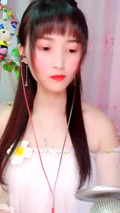 柔情的小姐姐袅娜多姿,肤白貌美
