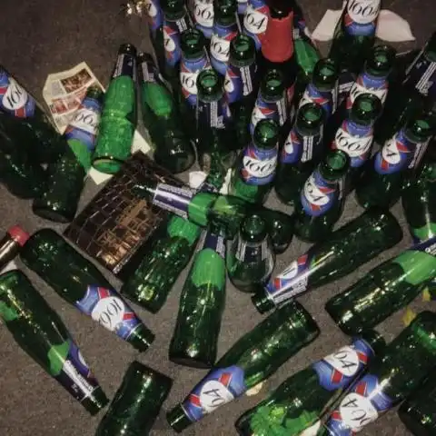 超奈斯绿色微丧背景图我单身,我快乐,我泡十个小哥哥
