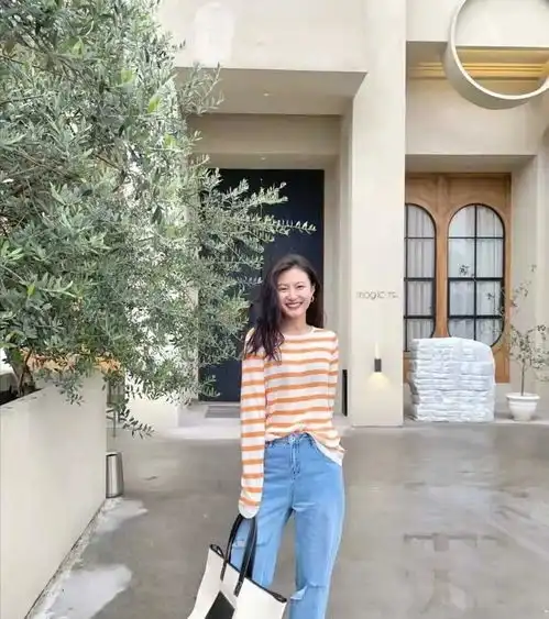 牛仔裤t恤怎么穿搭好看

