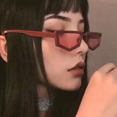 ins厌世风女生头像火了崩溃自愈,爱得太满,物极必反
