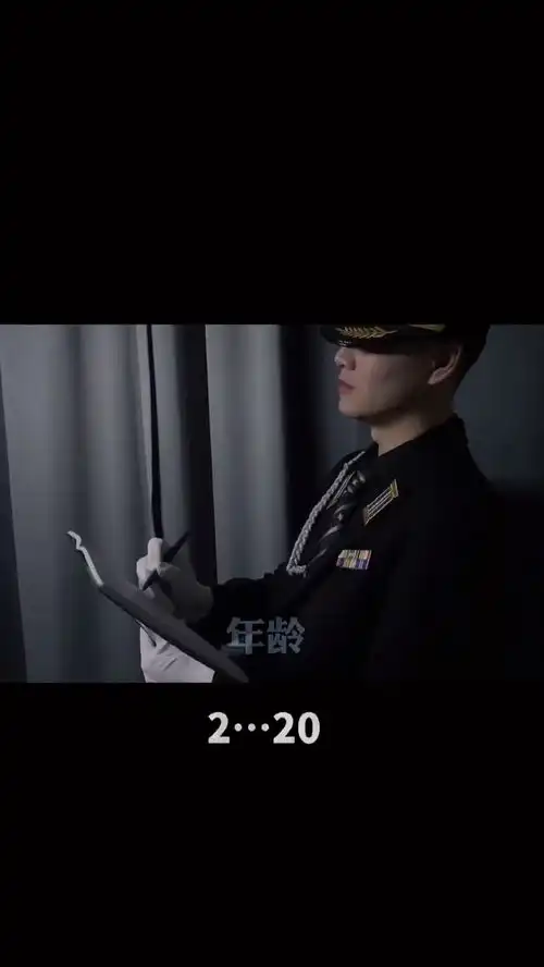1后面删了几秒,脑补一下禁欲系地下室反派神演技
