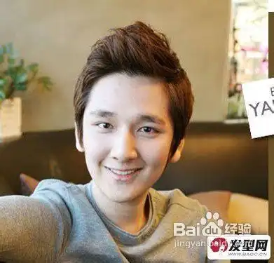 个性潮男发型推荐最新男生烫发发型
