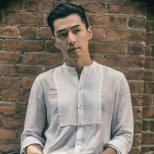 男星钟爱的白衬衫,真是百搭又显气质
