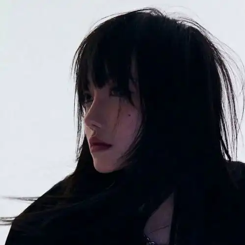丧系女头满眼失望的丧系头像

