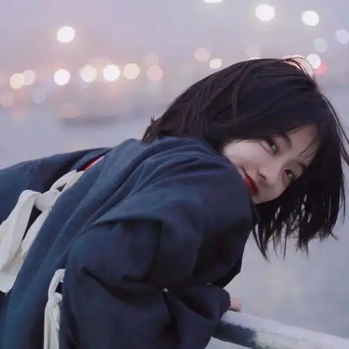治愈系笑容女生头像
