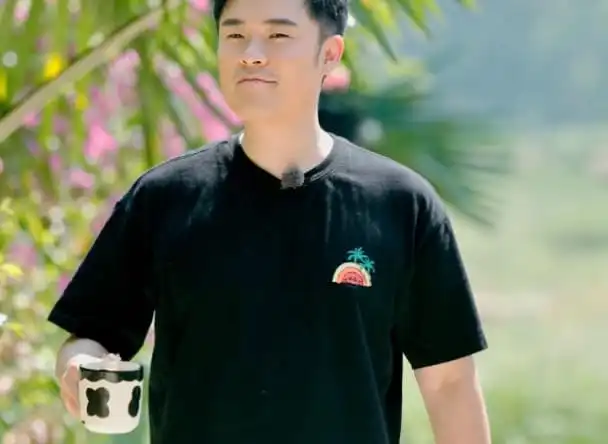 有种颜值叫陈赫染蓝发,本来以为会更憨,结果帅成二次元美少男
