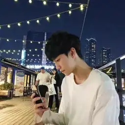头像不想见世面,只想见你
