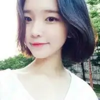 求女生白色短发头像
