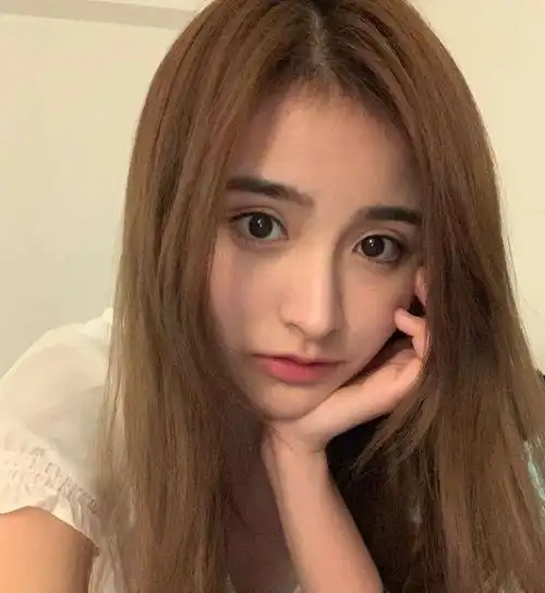 快乐大本营要增加新主持原来是她,17岁就获得华裔小姐季军

