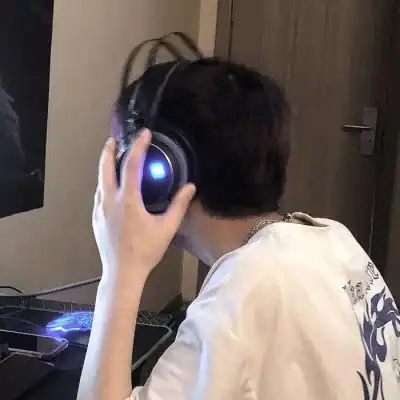 ins阳光大男孩头像
