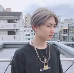 听说女生都喜欢染黄头发的男孩纸
