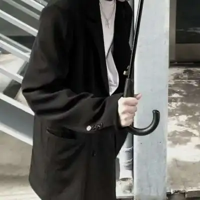 ins优质超酷男生头像
