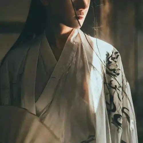 今日头像欲别牵郎衣郎今到何处
