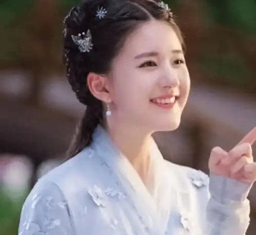 娱乐圈五大萝莉脸位女星,陈瑶仅排第3,第一位可爱至极

