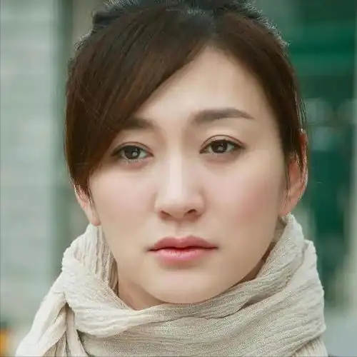 李小冉我被前任折磨10年,为鄢颇流产2次,男闺蜜砸5亿娶我回家
