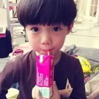 微信头像可爱萌娃背影
