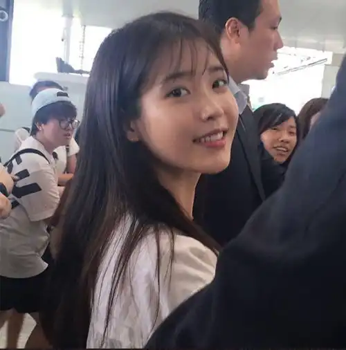 iu生图合集,仅仅站在那里就忍不住心动
