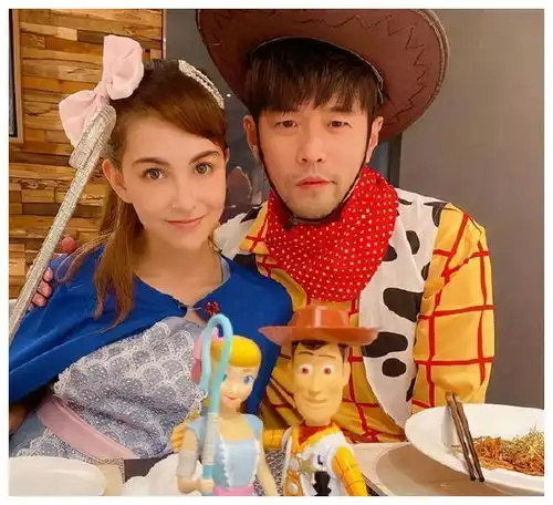 41岁周杰伦女儿正面照曝光,遗传强大基因,神似妈妈昆凌
