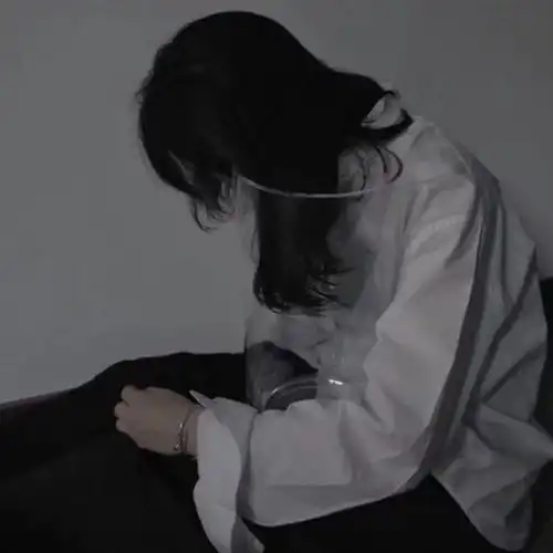 女神微丧系头像
