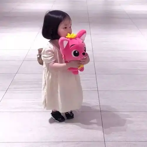 萌系头像和一个心爱的人,养一条狗养一只猫
