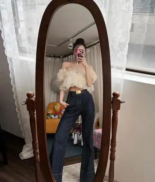 韩国猫系拽姐宋智雅的穿搭绝了,大胸女孩的穿衣模板,又辣又美
