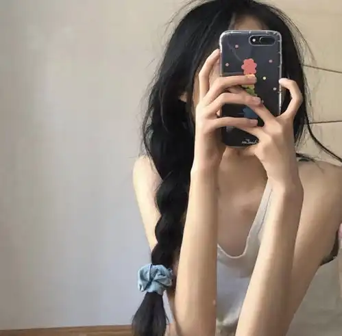 优质女头图一吻便颠倒众生
