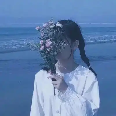 ins蓝色系可爱女生头像
