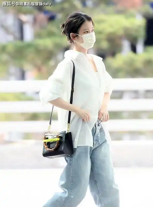 白衬衫搭配牛仔裤竟然可以这么美iu达妹穿出法式和韩系两种风格
