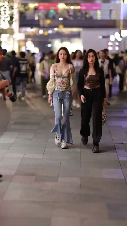 咿呀,美女哦家有治愈系小可爱

