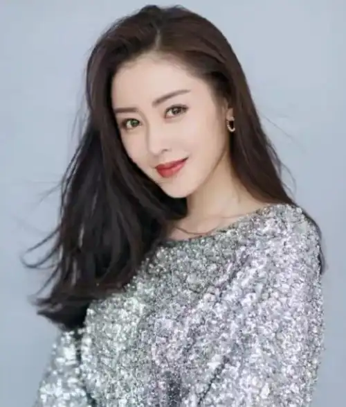 张天爱的身材到底有多得劲别人都拿来当镯子,可她却当成了腰带
