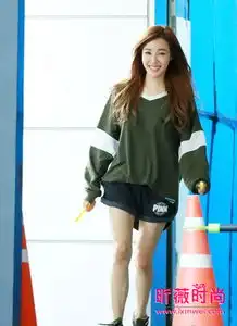 林允儿黄美英郑秀晶最新韩国女星夏季街拍穿搭
