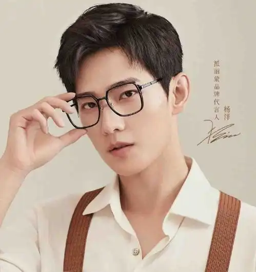 杨洋今晚排面满屏,疑似和李沁谈恋爱
