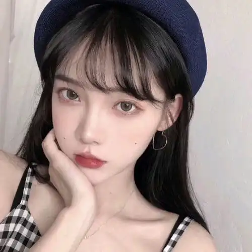 女生对你甚是想念,才会经常发你3条消息,小老弟别不懂
