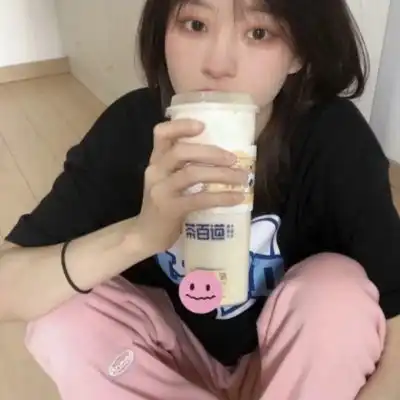 林鲸落甜系女生真人头像懒更.
