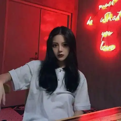 女生头像以前不回头
