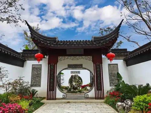 绿水青山绘盛世画卷粉墙黛瓦筑美丽江苏园
