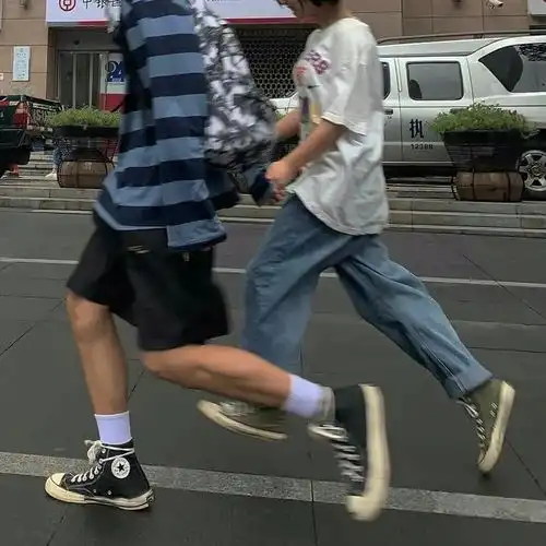 情侣头像丨我们还年轻
