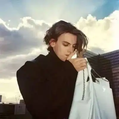 高冷头像合集一个人的钱在哪里,心就在哪里
