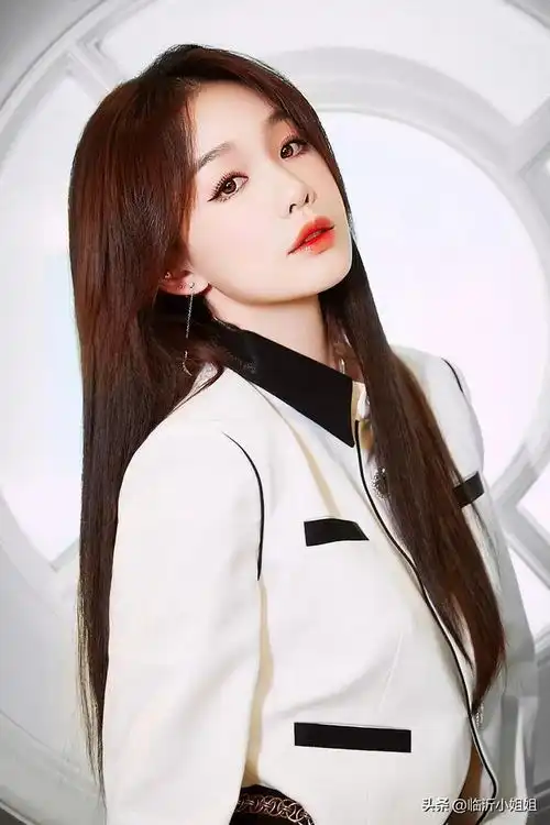 徐梦洁,清纯甜美的治愈系美女,灵动可爱的形象,太靓丽啦
