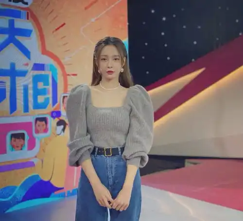 芒果台亲闺女沈梦辰上节目,穿公主上衣太少女,网友求同款
