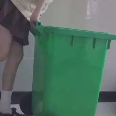 对象不是人系列情头女友男友是垃圾桶系列情侣头像一人一半
