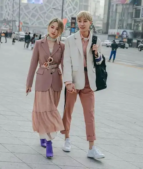 微胖女生怎样选择合适的搭配扬长避短呢
