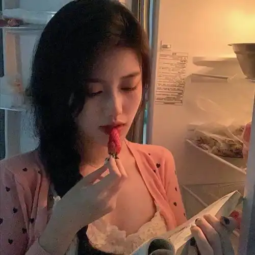 小众干净的优质女生头像
