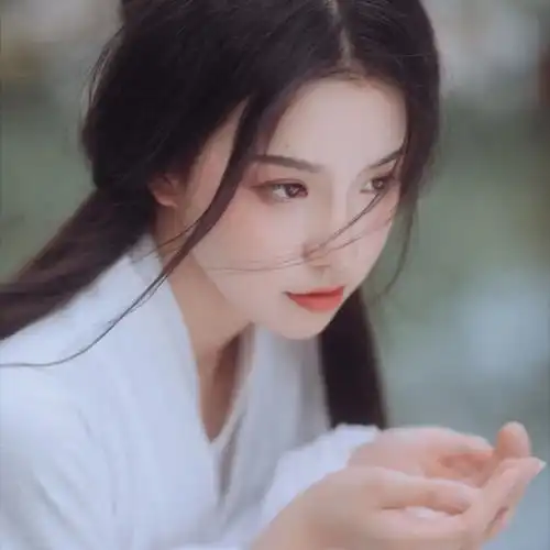 真人闺蜜头像春天有梅子味的晚霞和两三颗啤酒味的星
