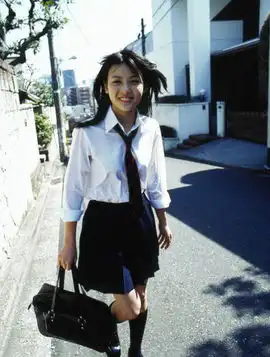 日本的治愈系美女水手服无处不在
