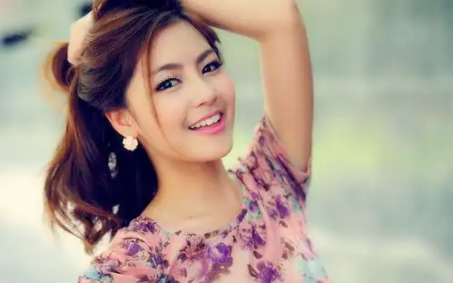 甜美纯真的女生
