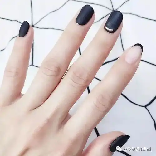黑色美甲这样做最高级
