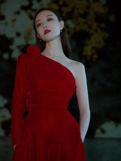 穿搭优等生倪妮,不愧是时尚的宠儿,简约风格秀出高级感
