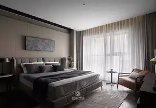经典黑色系下的都市国际范
